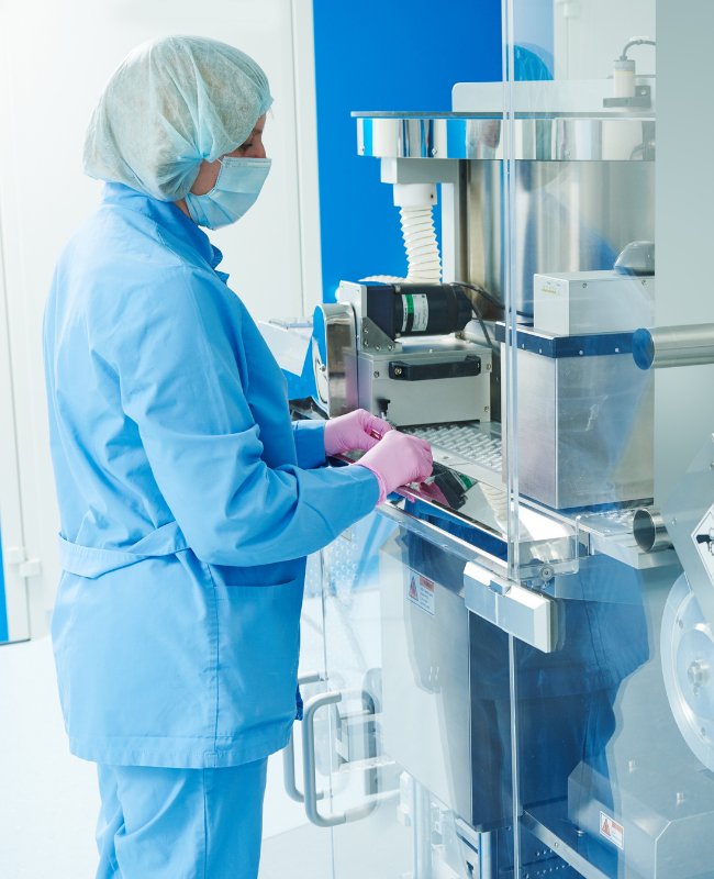 Blister packaging machine feeding with pharmaceutical powder - Delfin Pneumatic Conveyors solution