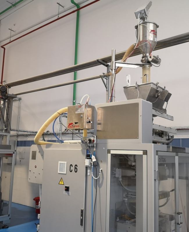 chargement avec convoyeur pneumatique pour conditionneuse sachets de sucre