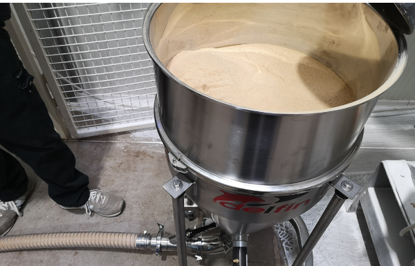 Alimentación de la línea de envasado para polvo sector enologico con transportador neumático