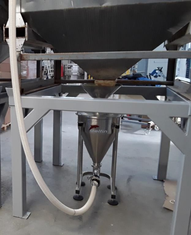 Desiccant packaging in the chemical industry with pneumatic conveyor