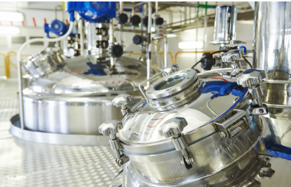 Chargement réacteur pour l'industrie pharmaceutique avec convoyeur pneumatique